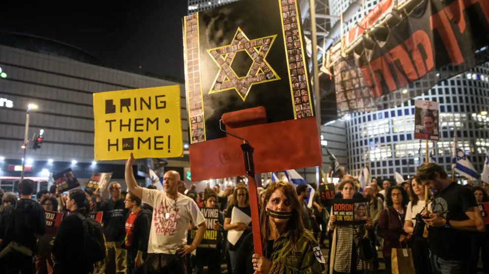Miles de personas protestan contra Netanyahu para pedir elecciones y un acuerdo para liberar rehenes