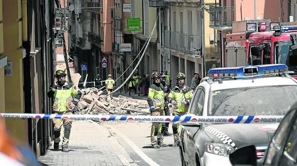 Derrumbe del edificio de viviendas del número 21 en la calle San Francisco de Teruel.