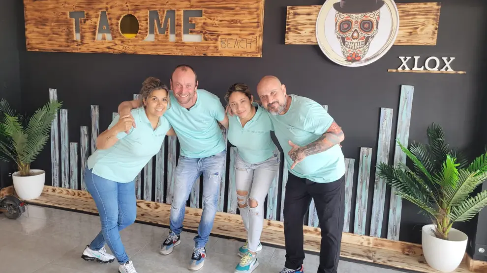 Los dueños del nuevo restaurante Taome & Xlox en La Pineda
