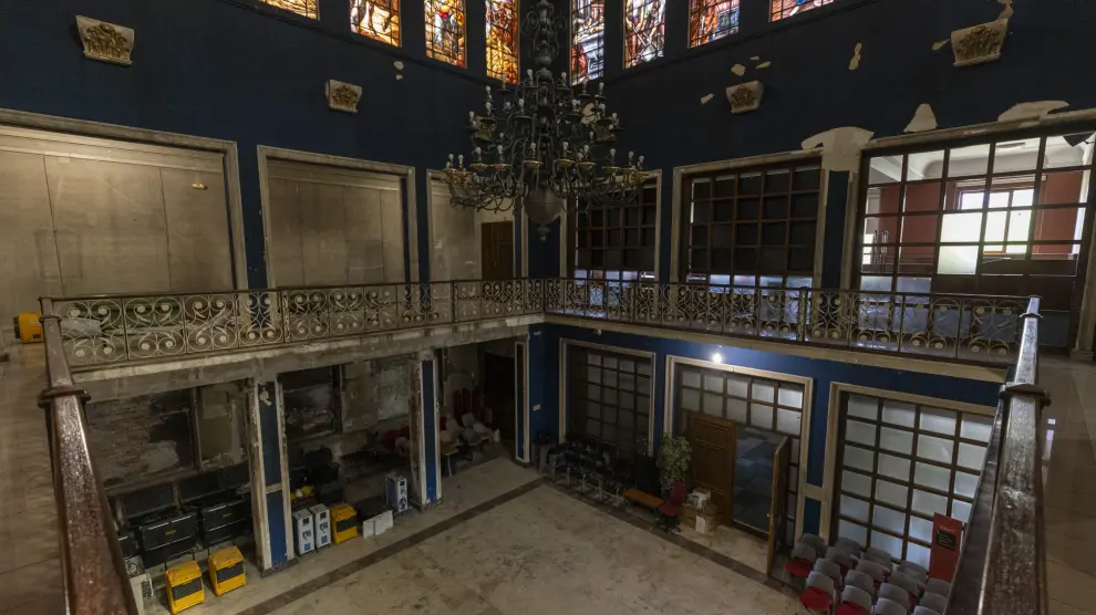 Imagen de julio de 2023 del estado en que quedó el vestíbulo y escalera de la Cámara de Comercio de Zaragoza tras el incendio causado por dos rayos del pasado 17 de junio.