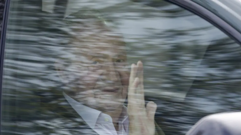 El rey Juan Carlos I saliendo del aeropuerto, a 05 de abril de 2024