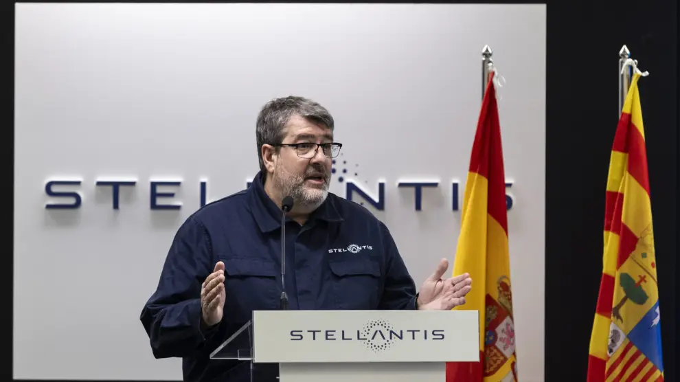 José Luis Alonso, director de la planta de Stellantis en Figueruelas, el pasado viernes durante la visita del presidente aragonés, Jorge Azcón, a la factoría.