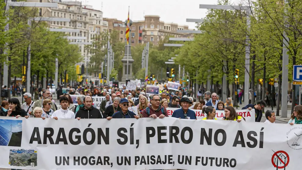 Manifestación en Zaragoza bajo el lema "Renovables sí, pero no así".