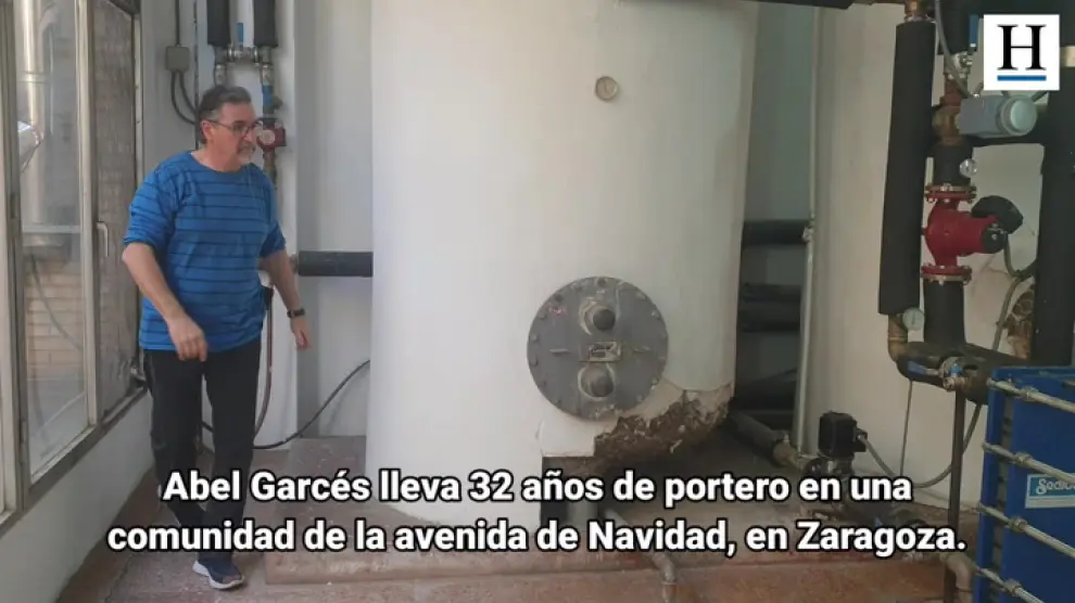 El portero Abel Garcés lleva 32 años trabajando en la misma comunidad de vecinos de Zaragoza, donde se siente muy valorado: “Esto es como un pueblo y el trato conmigo es casi de familia”.