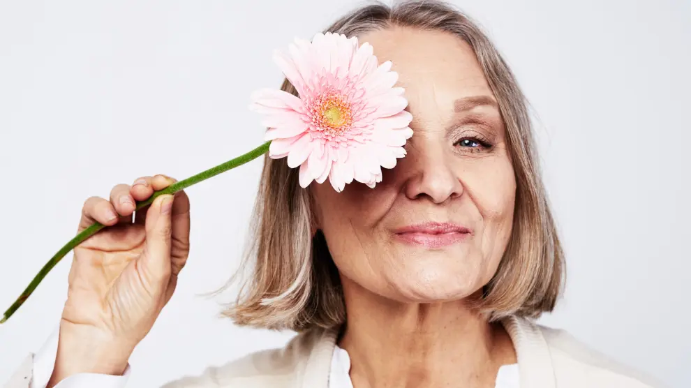 La edad media en la que suele aparecer la menopausia es en torno a los 50 años.