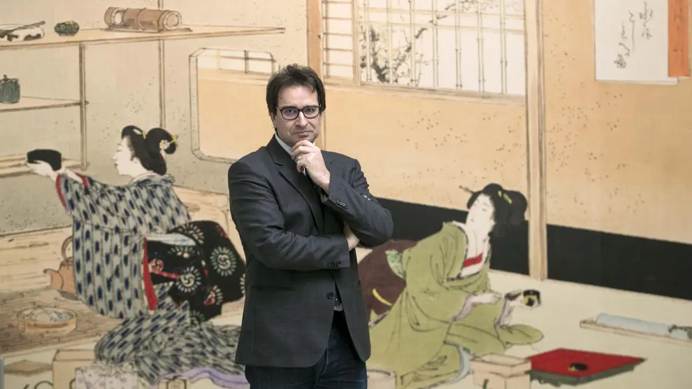 David Almazán es profesor de Historia del Arte de la Universidad de Zaragoza e investigador especializado en arte japonés. Acaba de publicar dos volúmenes sobre Hokusai y el Manga.