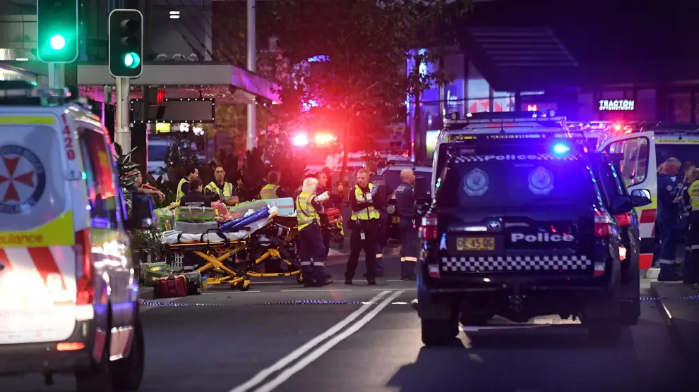 La Policía australiana abatió este sábado a disparos en un centro comercial de Sídney a un individuo tras el apuñalamiento de varias personas