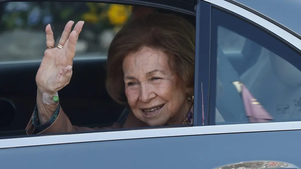 La reina Sofía sale del hospital