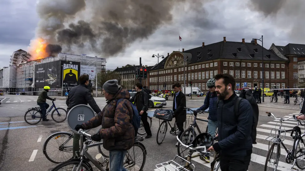 Incendio en la antigua bolsa de Copenhague