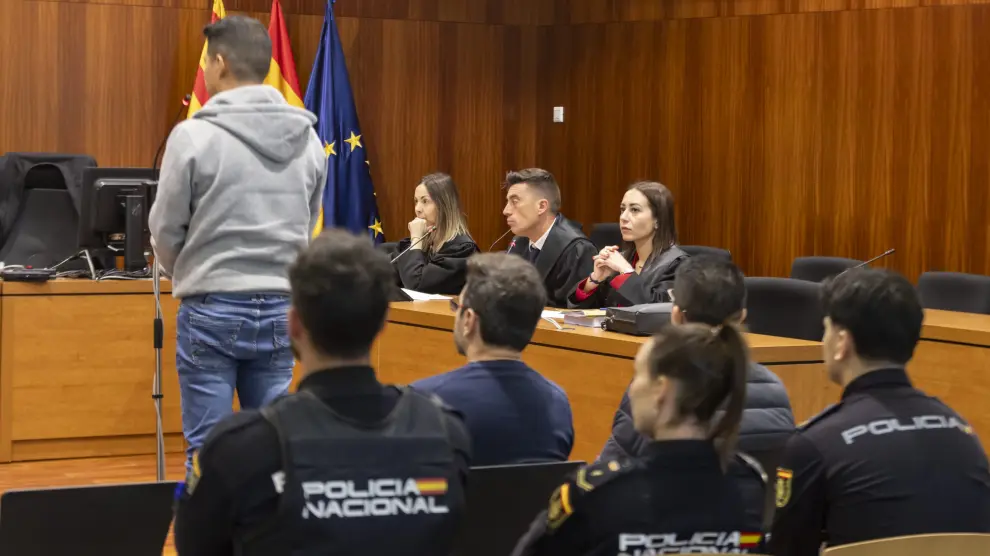 Uno de los acusados, durante el juicio celebrado este martes en la Audiencia de Zaragoza.