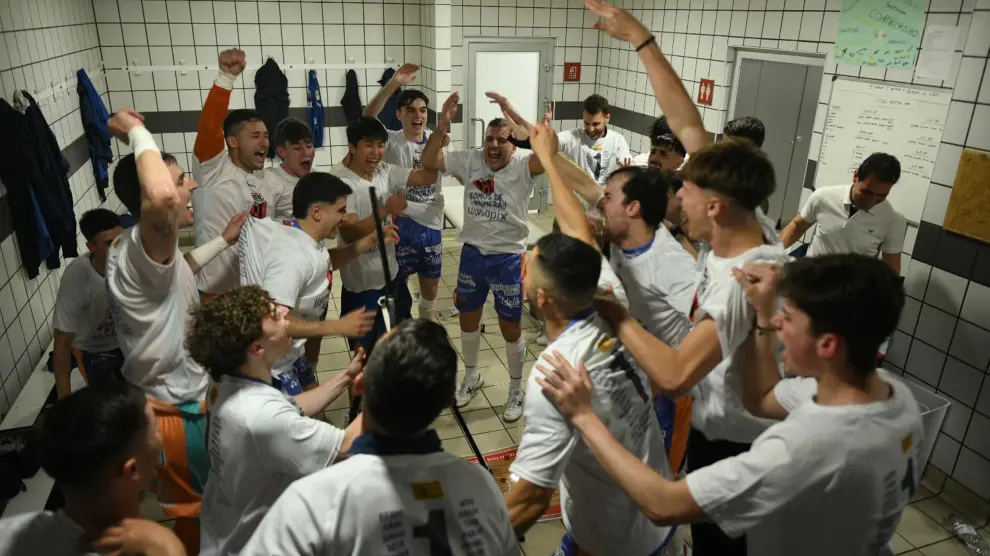 Los jugadores del Wanapix celebran el ascenso a Primera División.