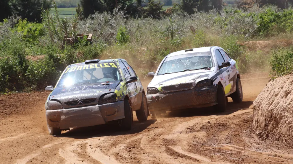 El XIII Autocross de Esplús, en plena batalla en el circuito Eduardo Lalana.