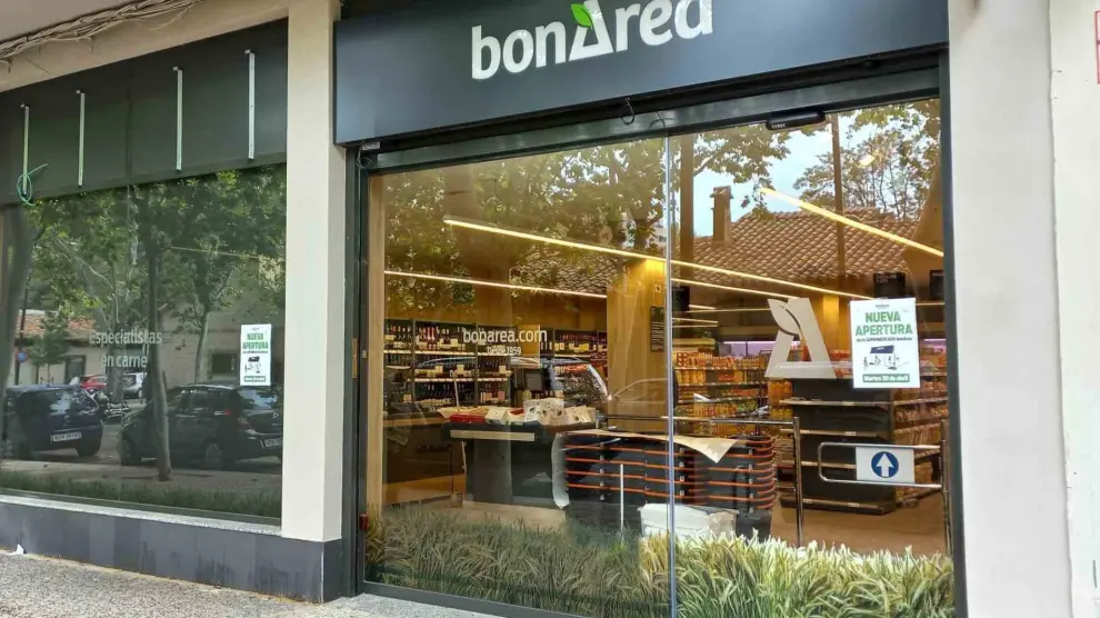 Fachada de la nueva tienda de Bon Área en Zaragoza