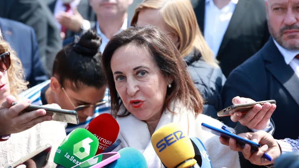 Margarita Robles quita importancia al mensaje de Sánchez llamándola "pájara"