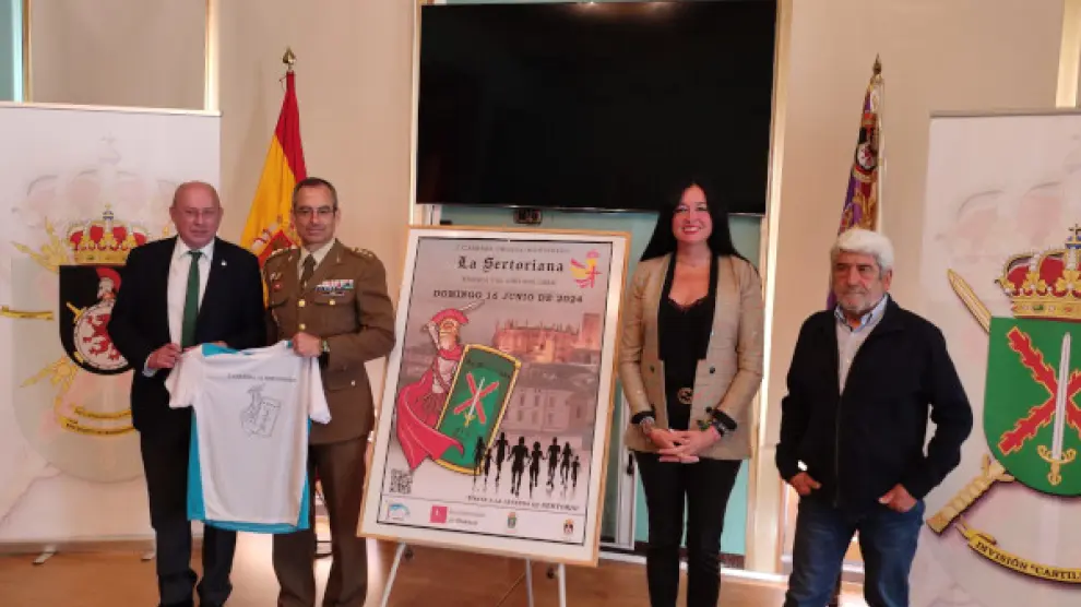 Presentación de la carrera con Leopoldo Carranza, el coronel Fernando Gordo, Lorena Orduna y Manolo Bara.