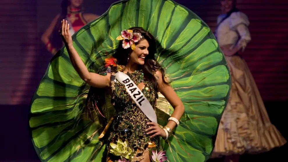 Fotografía de archivo de la Miss Brasil Natalia Anderle en junio de 2008