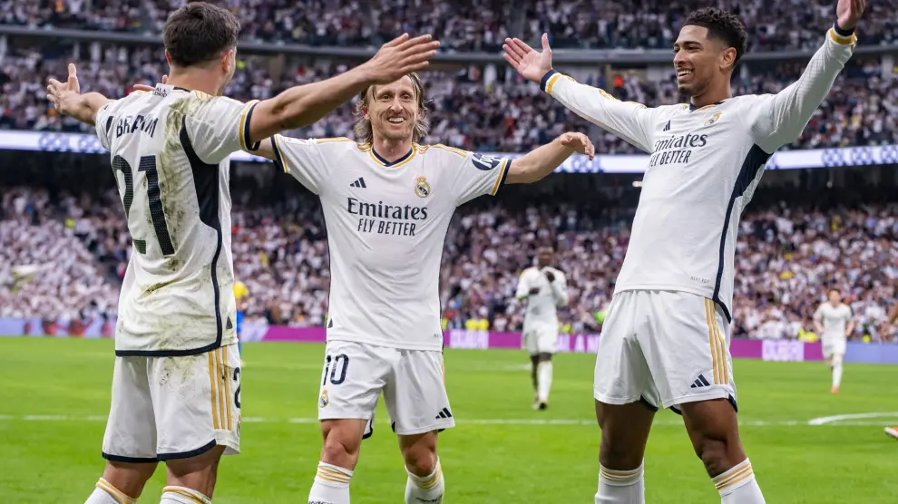 Los jugadores del Real Madrid celebran su victoria ante el Cádiz este sábado
