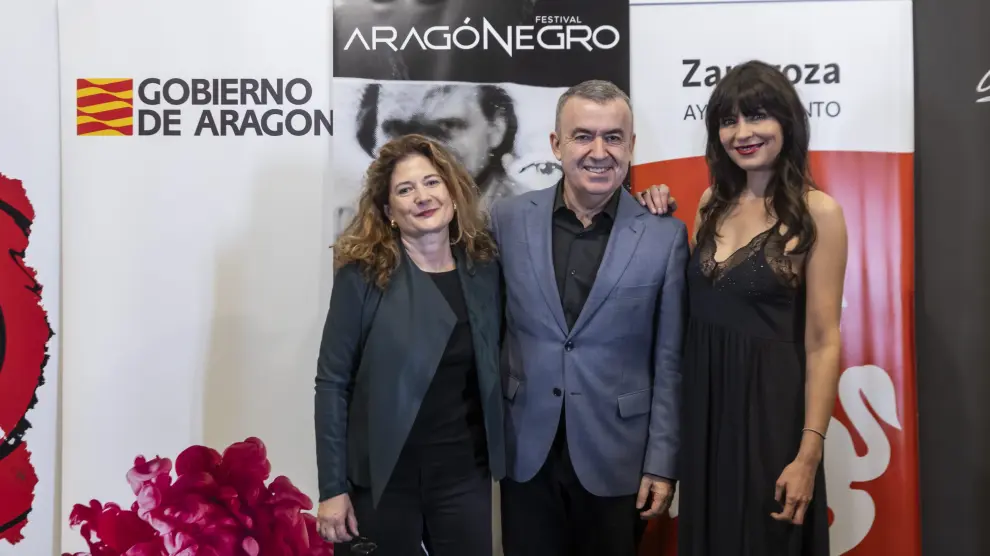 Los premiados de anoche: Victoria González, Lorenzo Silva y Marta Fernández.