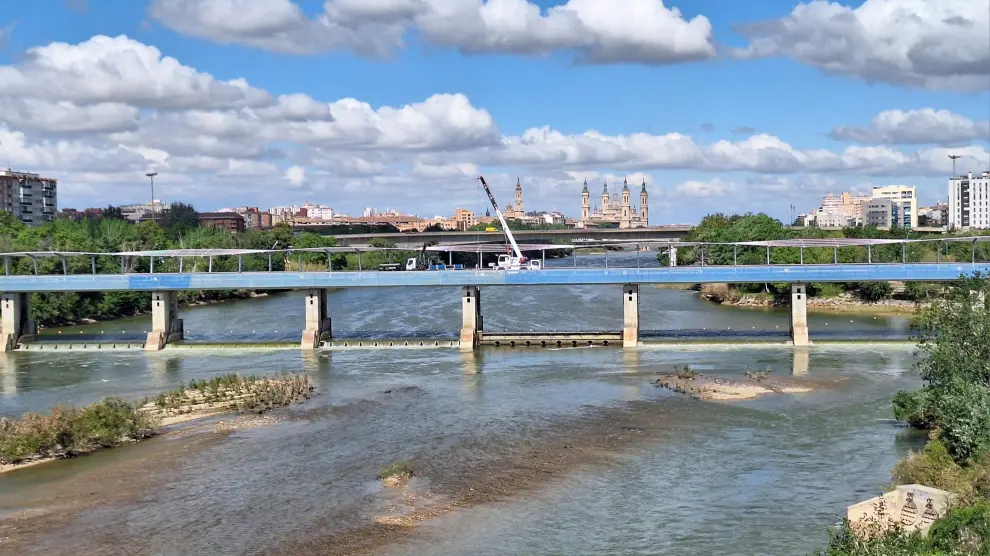 Comienzan los trabajos de reparación del puente del azud entre Vadorrey y Las Fuentes de Zaragoza.
