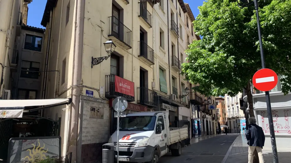 La intervención ya ha comenzado en los dos edificios de la calle San Orencio, situados en la esquina con al plaza de San Lorenzo.