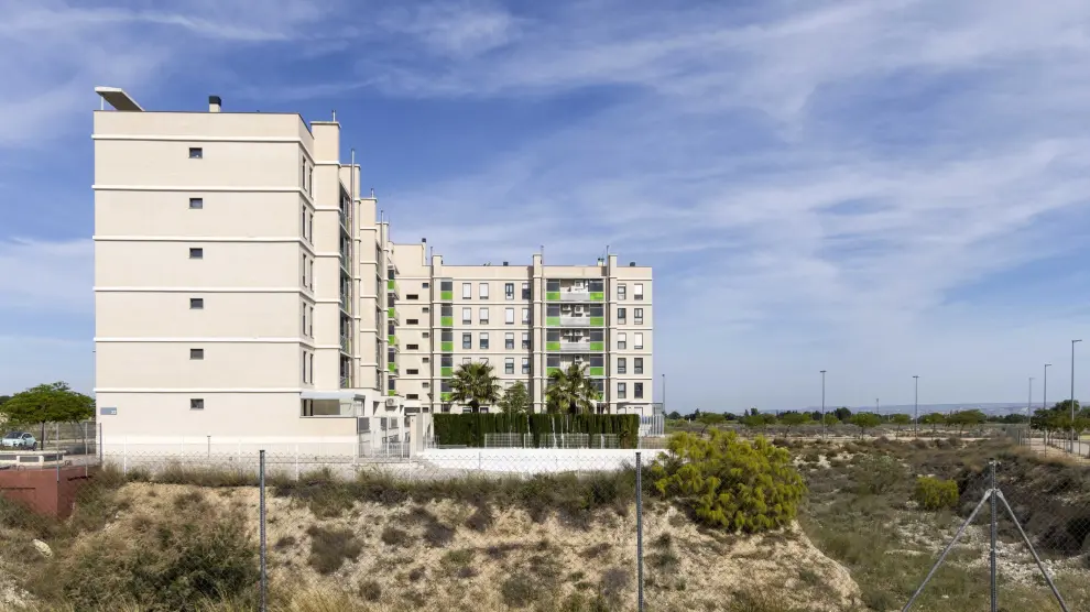 Edificios de viviendas próximas a la zona que se urbanizará a partir de junio, en Arcosur.