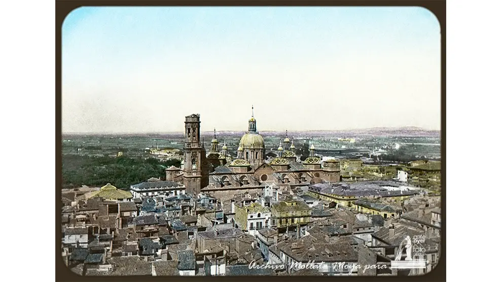 Vista de Zaragoza desde la Torre Nueva, ca. 1890. Cristal coloreado para Linterna Mágica.