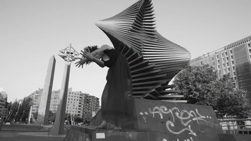 Un fotograma de 'Moving Cities', con la plaza de Europa como localización.