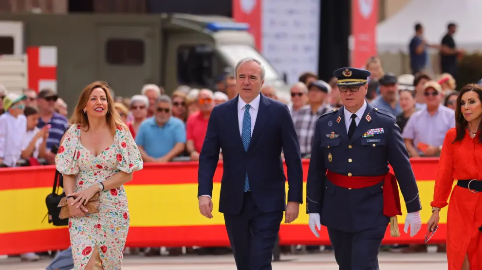 Solemne izado de bandera del Ejército del Aire y del Espacio en la plaza del Pilar de Zaragoza