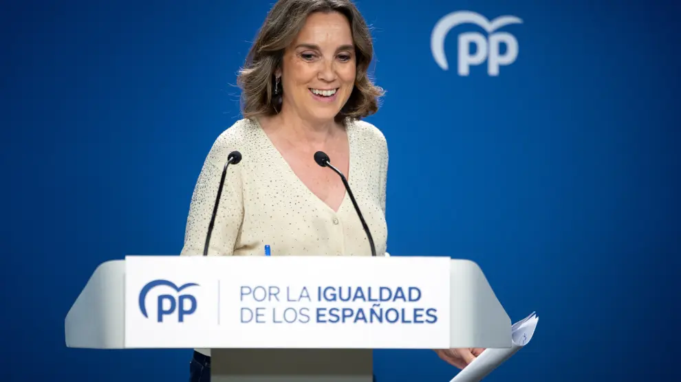 MADRID, 12/05/2024.- La secretaria general del PP, Cuca Gamarra, durante una comparecencia ante la prensa para valorar los resultados de las elecciones en Cataluña, este domingo en Madrid. EFE/ Daniel Gonzalez