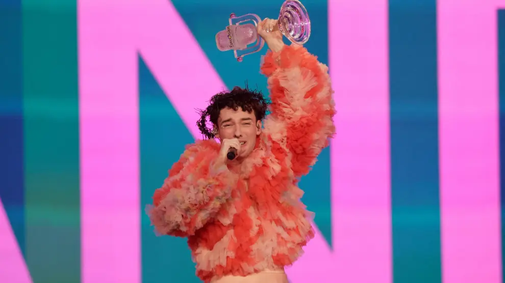 Nemo, el representante de Suiza, tras ganar Eurovisión 2024