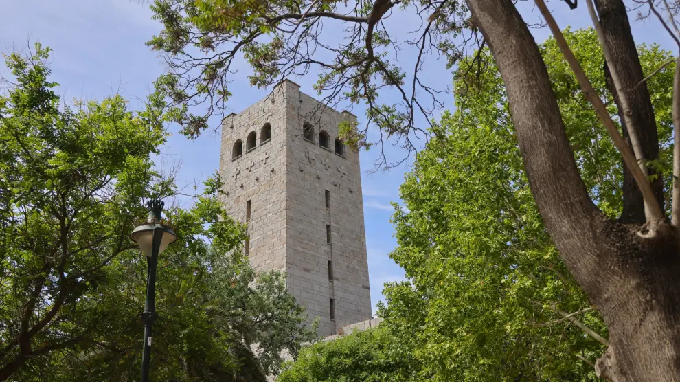 Está situado en la torre del Iglesia de San Antonio de Padua.