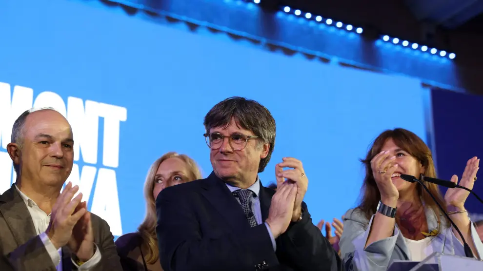 Carles Puigdemont celebra los resultados electorales, este domingo en Argeles-sur-Mer (Francia).