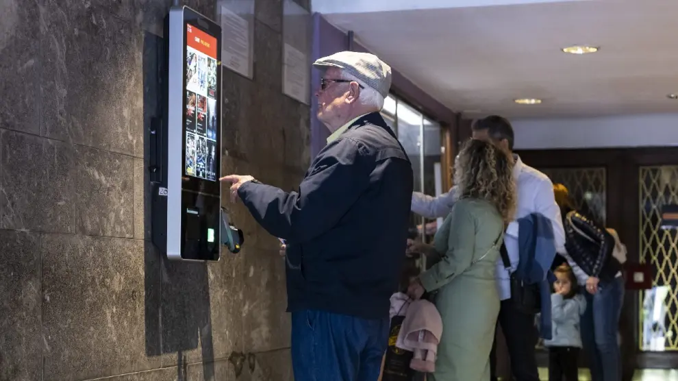 Compra de entradas en los cines Palafox de Zaragoza.