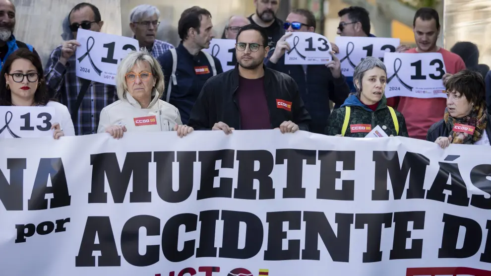 Concentración contra la siniestralidad laboral convocada por UGT y CC. OO.