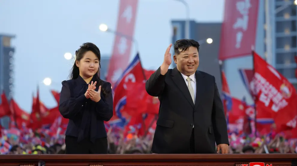 Kim Ju-ae junto a su padre, Kim Jong-un