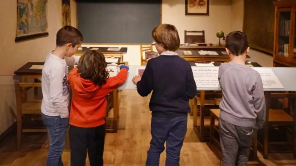 Visita de escolares al Museo Pedagógico de Aragón en Huesca.
