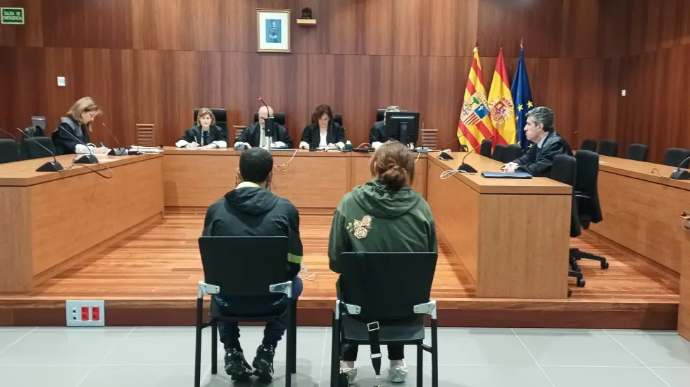 El acusado, Reouane Mokade, este lunes en la Audiencia Provincial de Zaragoza.