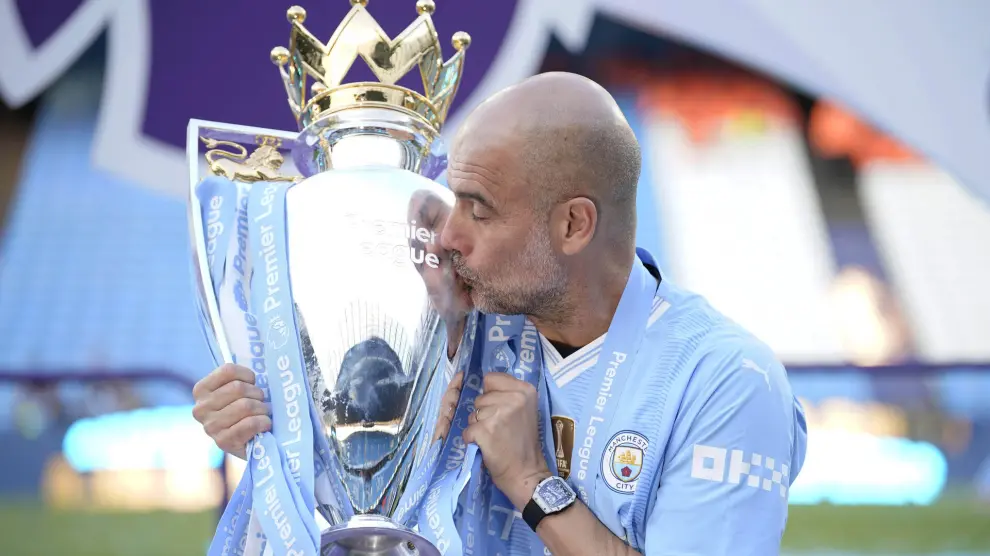 Pep Guardiola celebra liga conquistada con el Manchester City