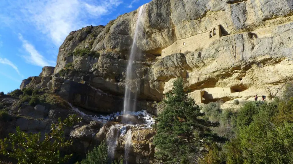 Esta espectacular cascada se puede descubrir con una ruta desde un bonito pueblo de Huesca