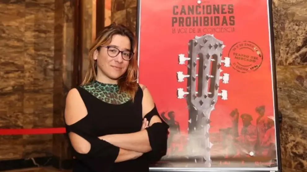 La cantante zaragozana Viki Lafuente participa en Zaragoza Florece.