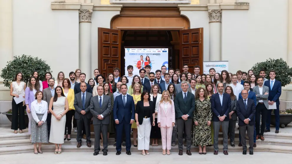 Foto de familia de los 50 finalistas en el programa formativo Aragón Talento Joven, que promueve ESIC, Universidad de San Jorge y HERALDO DE ARAGÓN con el apoyo de la DGA.