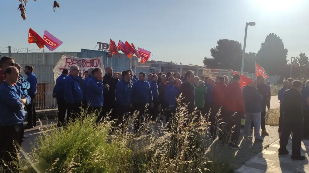 Protesta este miércoles ante la fábrica de Teka en Zaragoza.