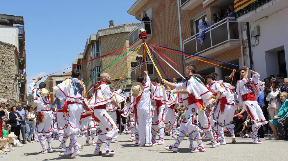 El dance de Tardienta luce en sus fiestas de Santa Quiteria.