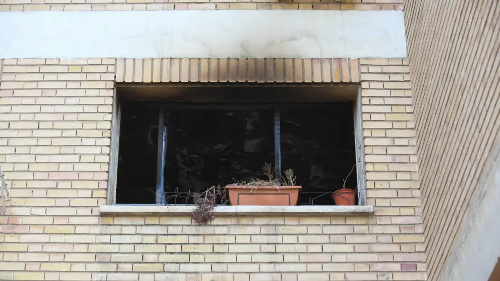 Incendio en una vivienda en Zaragoza en la calle Pintor Manuel Viola