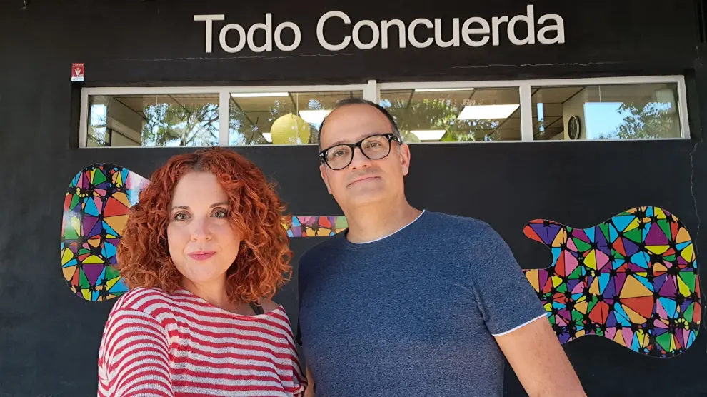 Noelia y Charlie, profesores de la escuela de música Todo Concuerda de Parque Goya.