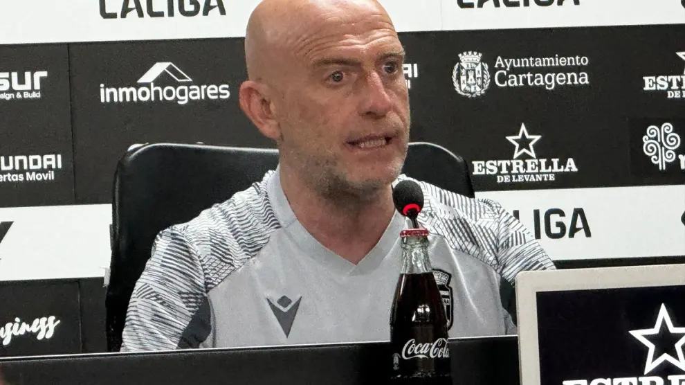 Julián Calero, entrenador del Cartagena, en la rueda de prensa de este sábado.
