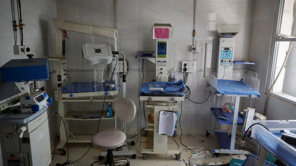 Vista de la unidad neonatal de cuidados intensivos donde varios recién nacidos han muerto debido a un incendio declarado en un hospital infantil de Nueva Delhi (India)
