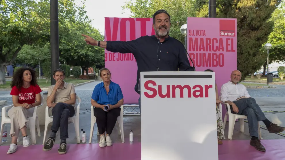 El candidato a las elecciones europeas por Sumar Manu Pineda, durante su intervención en el mitin que ha ofrecido este lunes en la pérgola de San Basilio de Murcia.