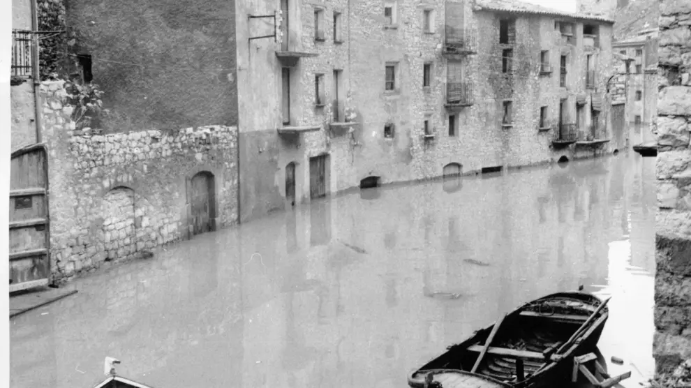 Inundación y evacuación de Fayón en 1967, algo de lo que también habla Miquel Berga.