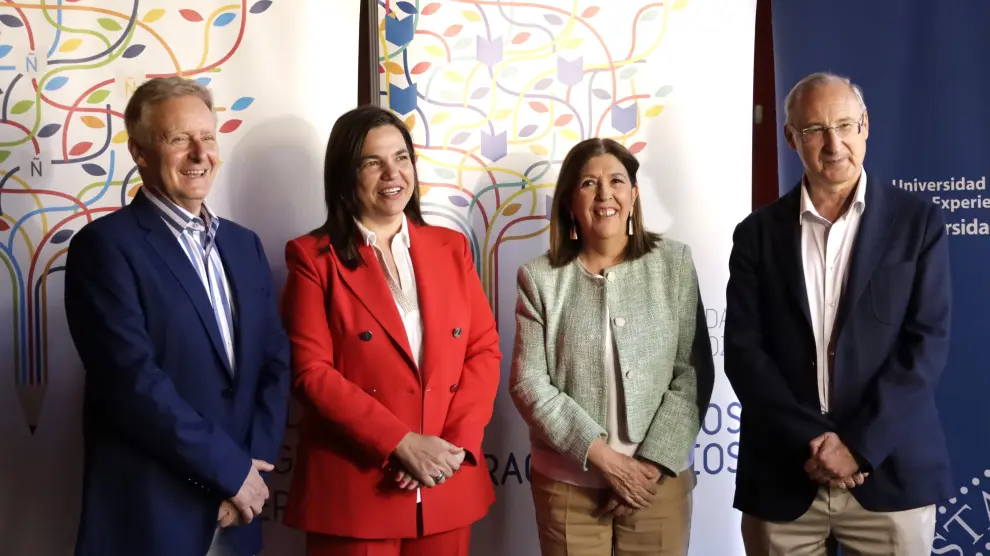 Vicente Lagüéns, Carmen Marta, Yolanda Polo y Ángel L. Monge, este jueves en la Universidad de Zaragoza.